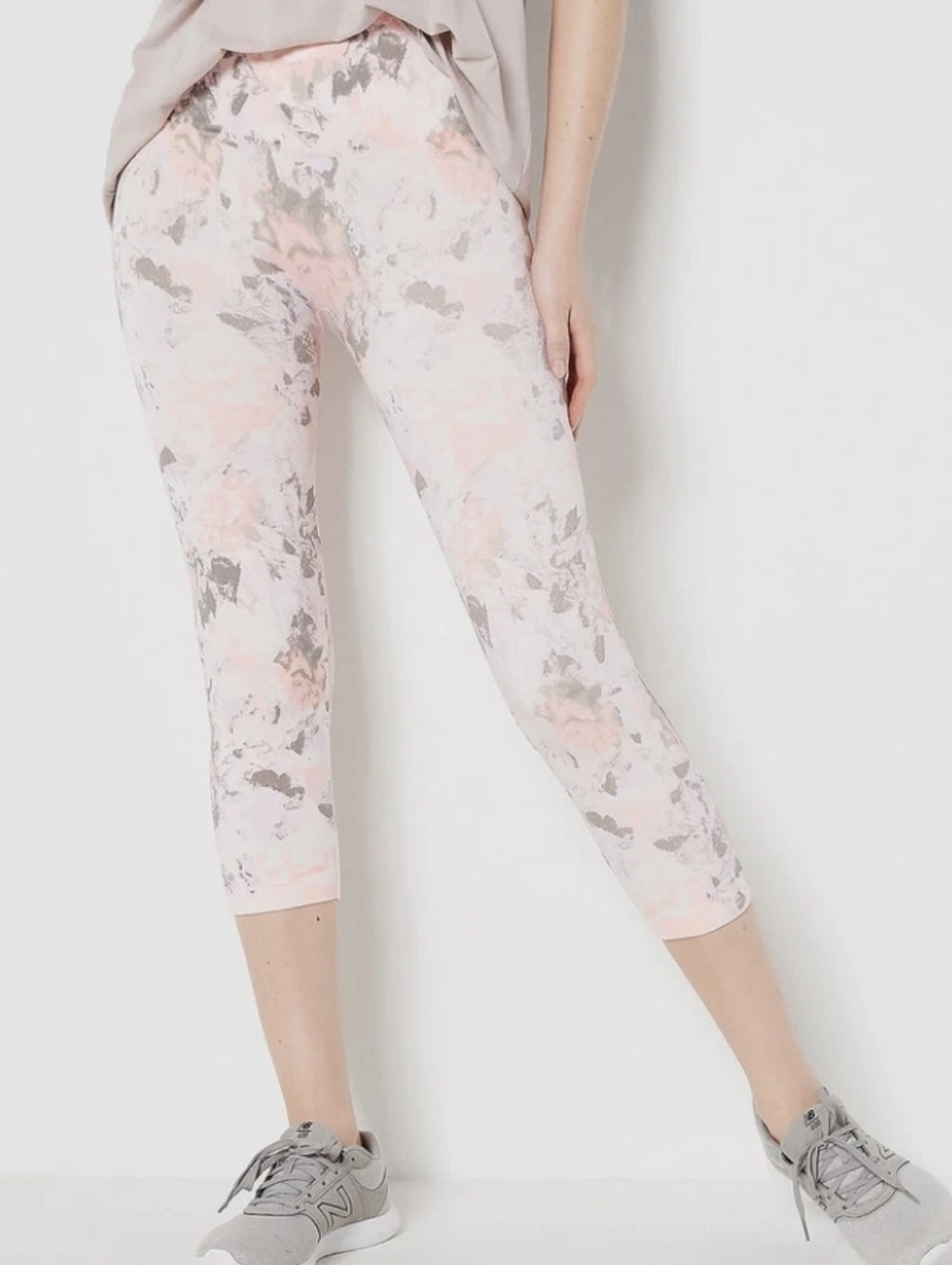 Breezies Tummy Smothing Seamless Cropped Leggings